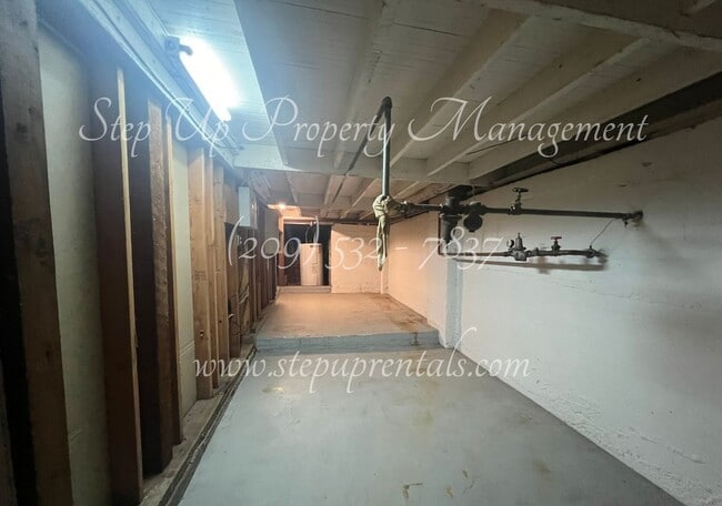 Building Photo - Beautiful 1920's 3 Bed 1 Bath Home Within ...