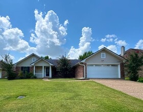 Building Photo - Greenacres Subdivision!