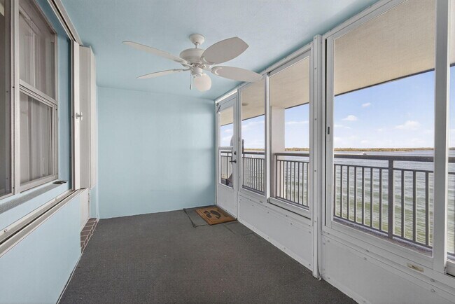 Building Photo - 100 Shore Ct