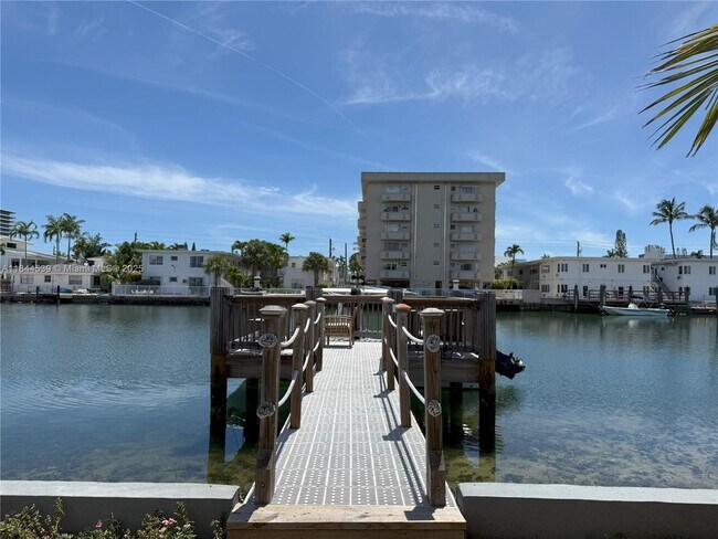Building Photo - 8401 Crespi Blvd