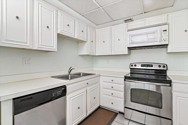 Building Photo - 2500 Presidential Way