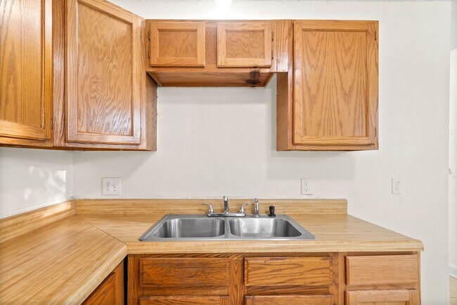 Building Photo - 1509 Nichols Dr