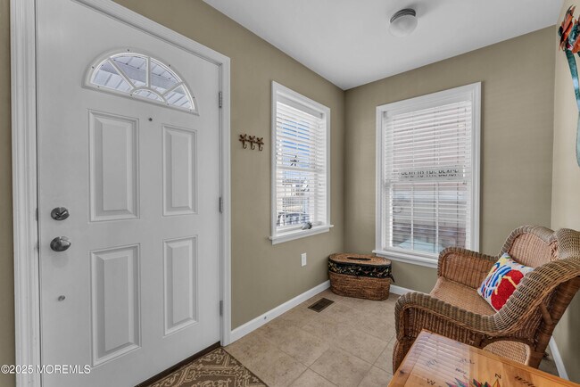 Building Photo - 111 7th Ave