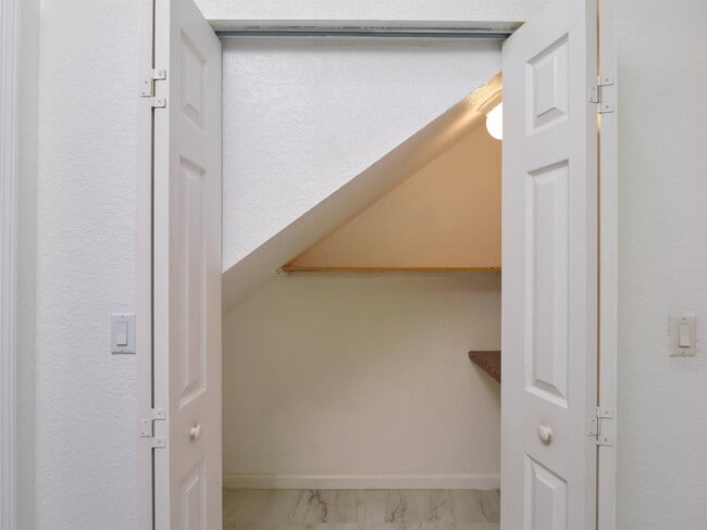 Building Photo - 463 School House Rd