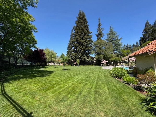 Building Photo - Beautiful updated 2 Story condo in Main Chance Estates w/attached 2 car garage!
