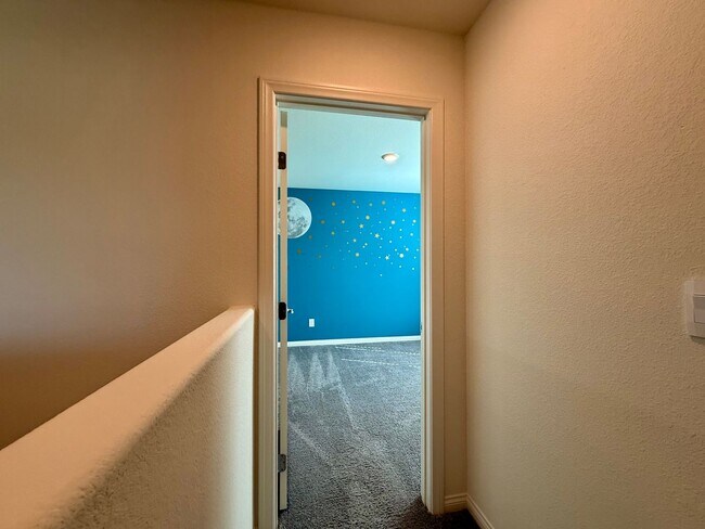 Building Photo - NEVER LIVED IN 4 BED 2.5 BATH 2 CAR GARAGE SINGLE FAMILY HOME FOR RENT!