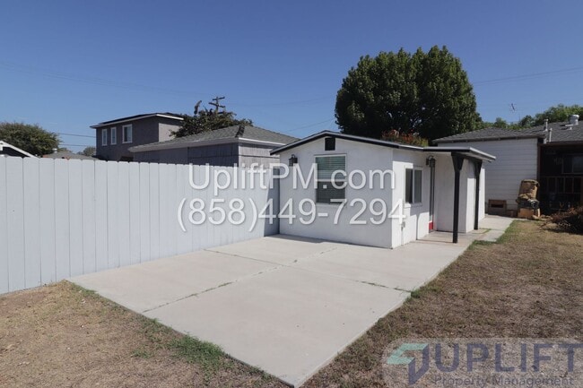 Building Photo - Modern Studio W/ patio