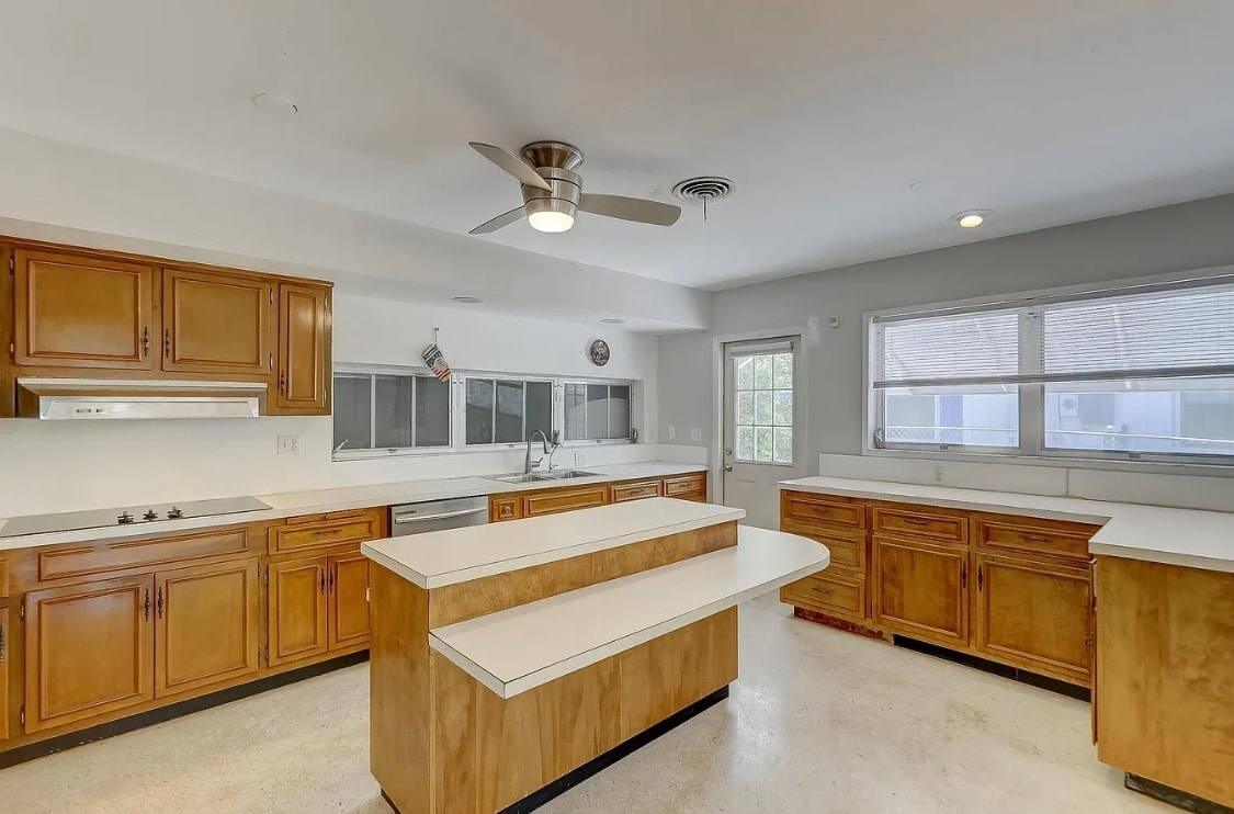 Building Photo - 2041 Coral Reef Dr