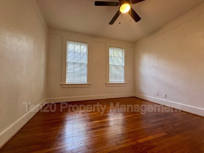 Building Photo - 1219 Owsley Ave