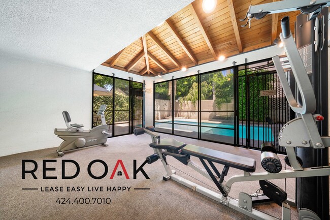 Building Photo - 4651 Cahuenga Blvd