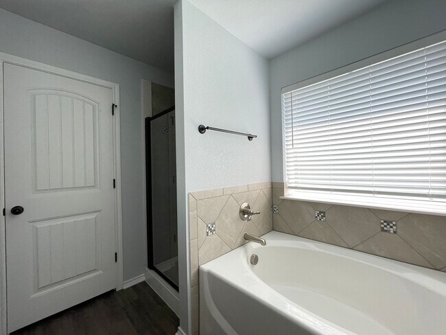 Building Photo - 808 Hickok Dr
