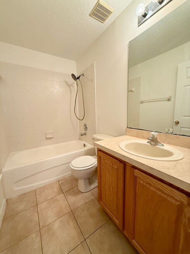 Building Photo - Coquina Key Townhomes Gated community 3/2.5