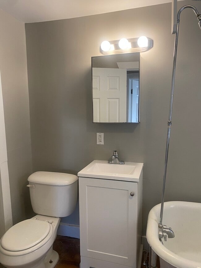 Building Photo - Move In Ready 3 Bedroom Home in a Central Location