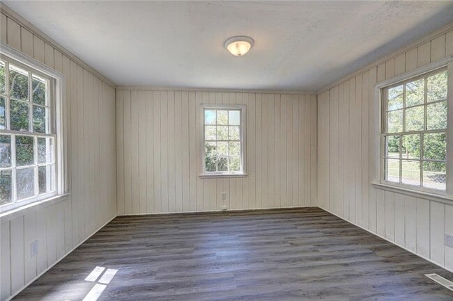 Building Photo - 1045 Crescent Ave