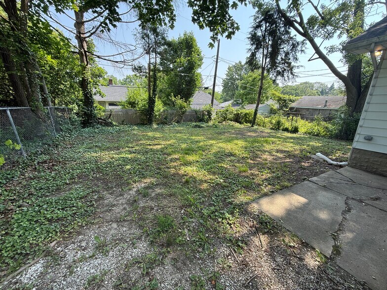 Building Photo - 2558 Tiffin St