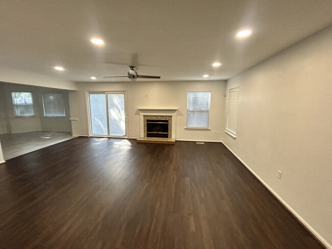 Building Photo - 800 Stardale Cir