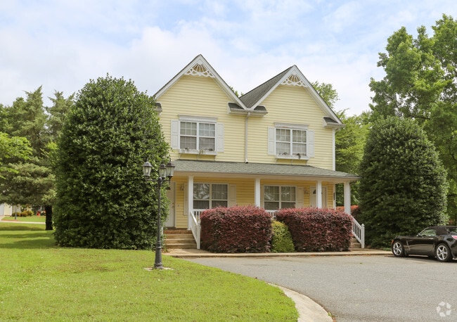 Primary Photo - Cloverdale Village
