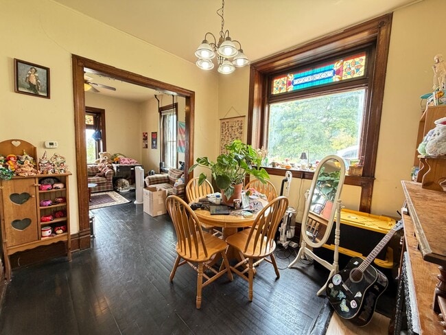 Building Photo - Large 3 Bedroom Open August
