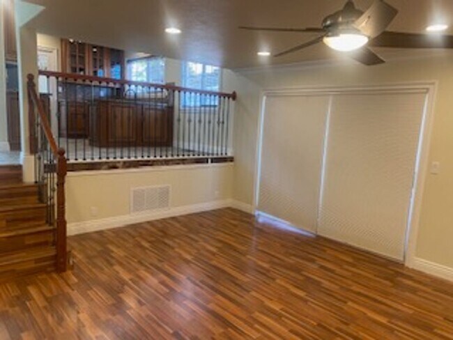 Primary Photo - 4 Bedroom, 2.5 Bathrooms