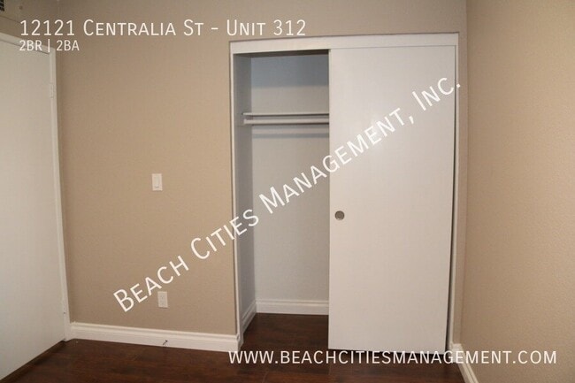 Building Photo - 12121 Centralia St