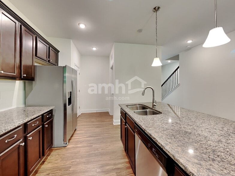 Building Photo - 208 Gregory Dr