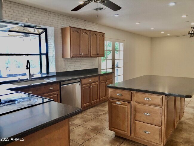 Building Photo - 6711 E Aire Libre Ln