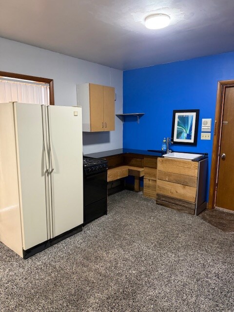 Building Photo - 814 Western St