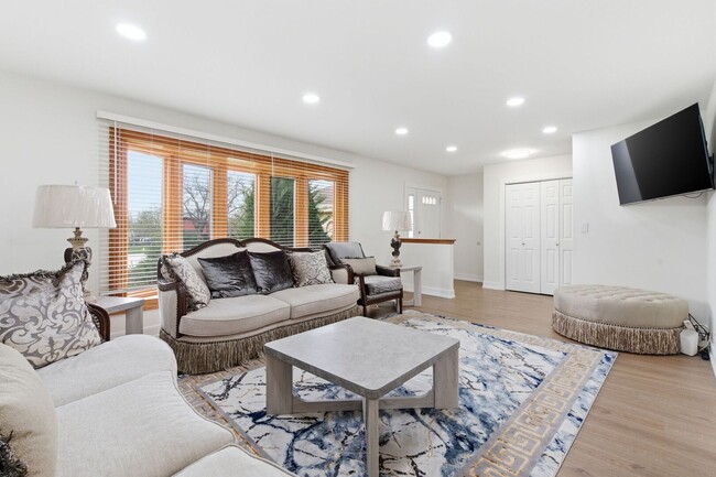 Building Photo - 14433 Mallard Dr