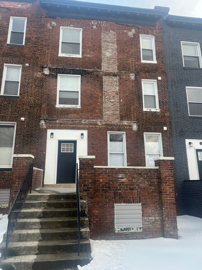 Building Photo - 2305 Whittier Ave