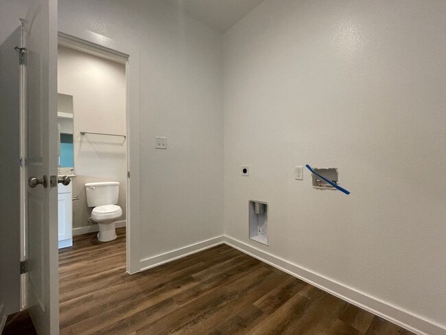 Building Photo - Brand 3 BR / 2 BA Home in Corsicana!