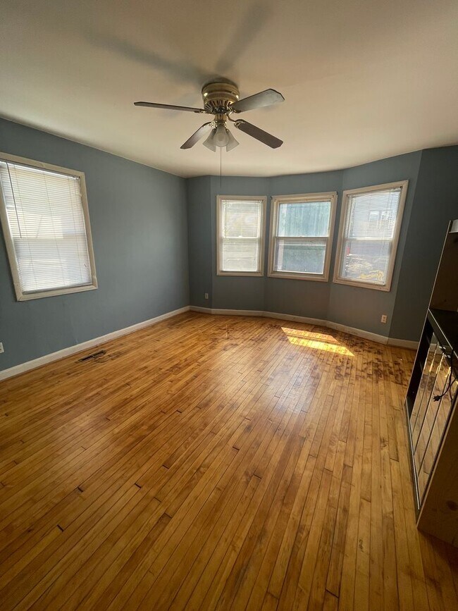 Building Photo - *30 Days of FREE RENT With SIGNED LEASE!* ...