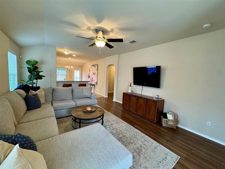 Building Photo - Room in House on Nottingham Loop