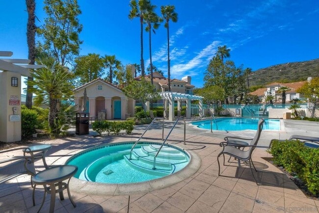 Building Photo - Beautiful 2 Bed, 2 Bath Sabre Springs Townhome with 1 Car Garage