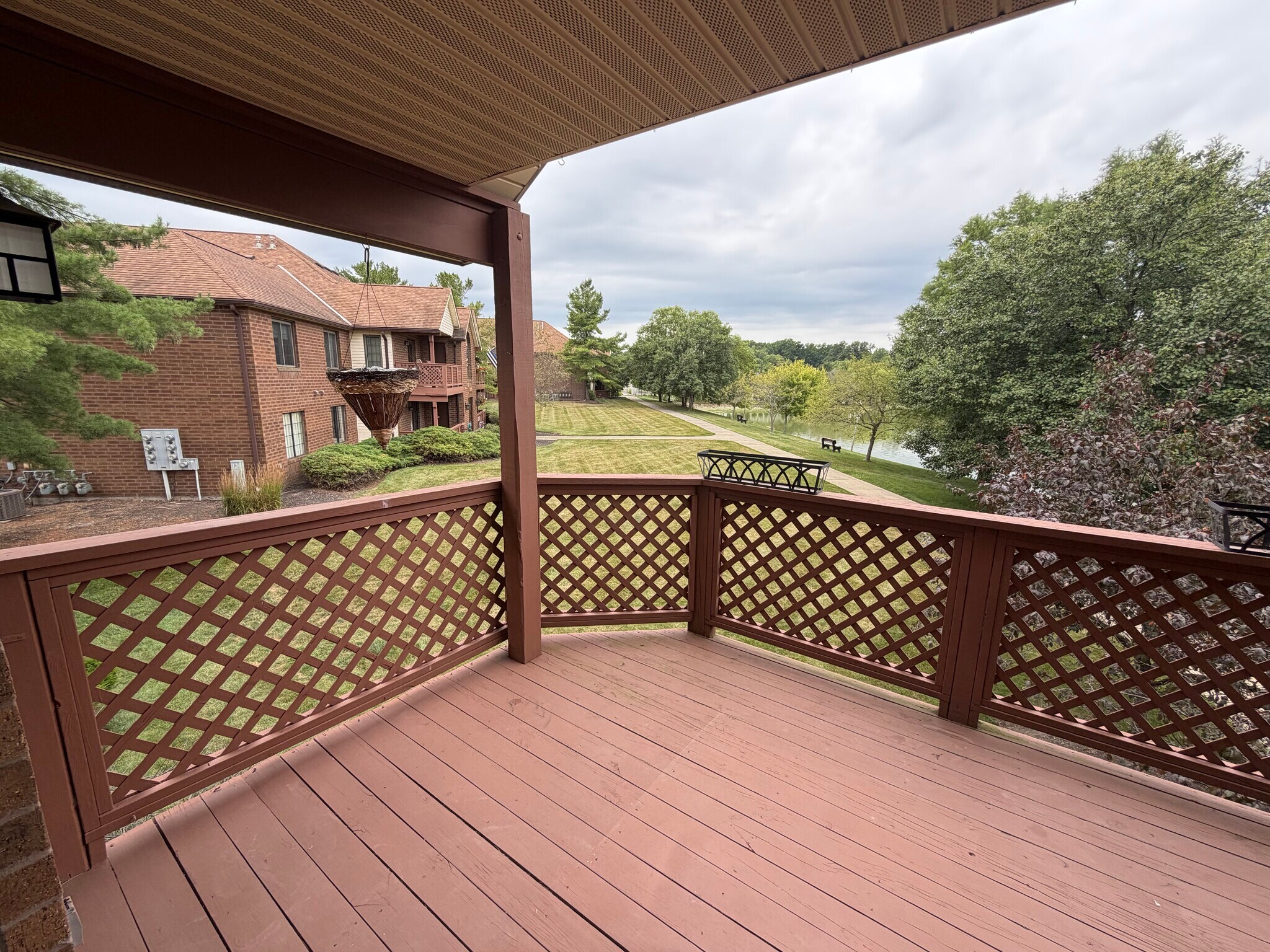 Building Photo - 8595 Scenicview Dr