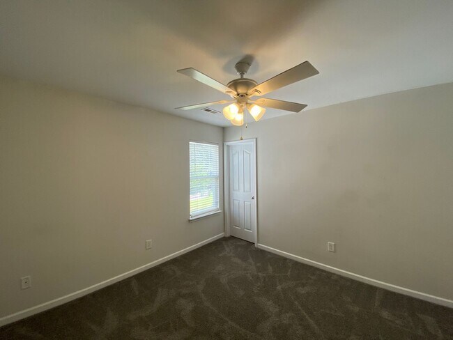 Building Photo - 115 N Field Dr