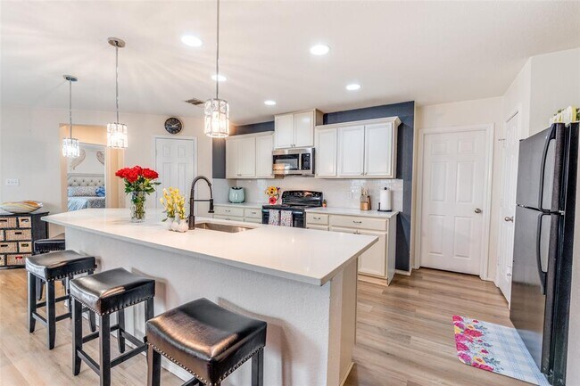 Building Photo - 301 Rummel Dr