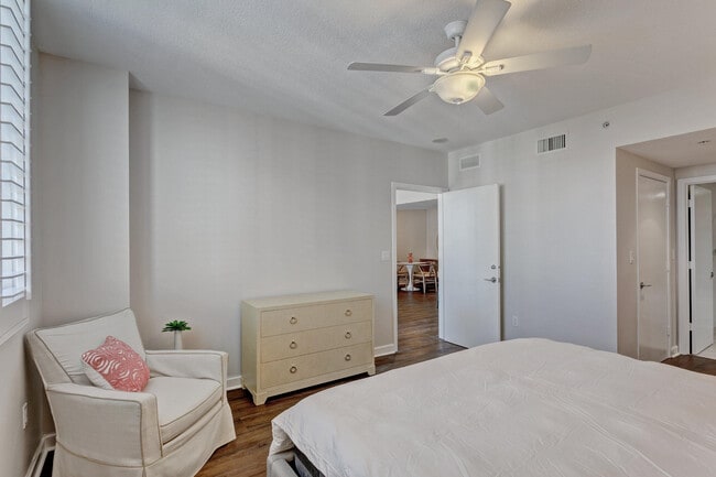 Building Photo - 1551 N Flagler Dr