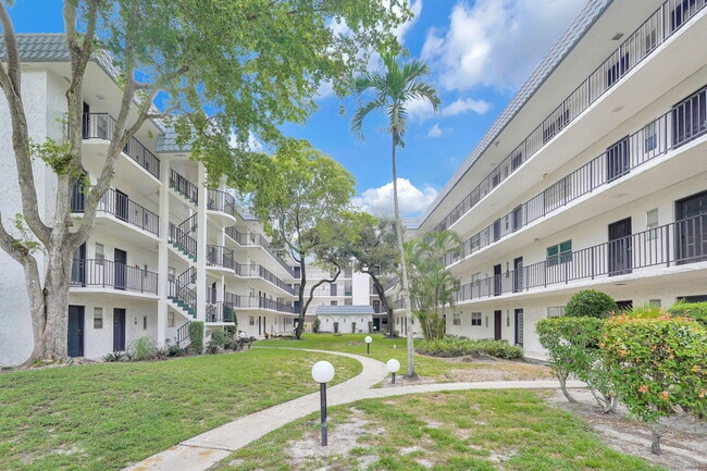 Building Photo - 3360 Spanish Moss Terrace