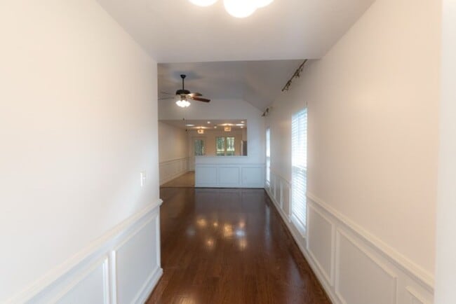 Building Photo - Charming 3-Bedroom, 2-Bath Home with Vaulted Ceilings and Open Floor Plan!