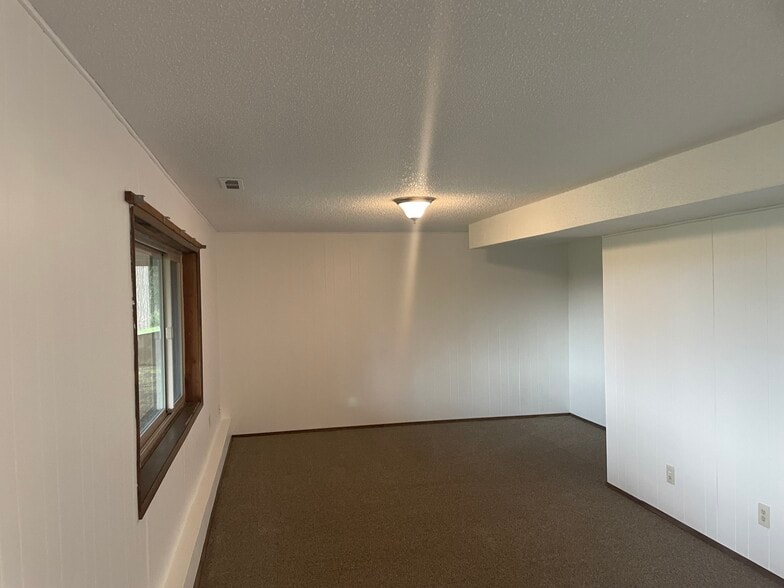 Basement Great Room - 17135 SE Royer Rd