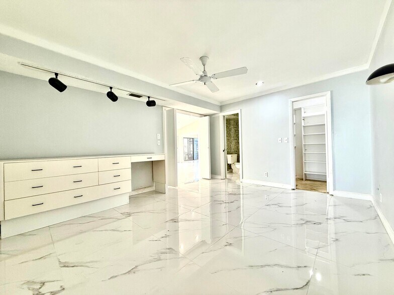 Building Photo - 5670 Piping Rock Dr