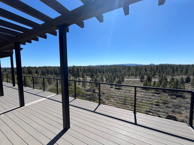 Building Photo - Gorgeous Tetherow 4 Bedroom + Office