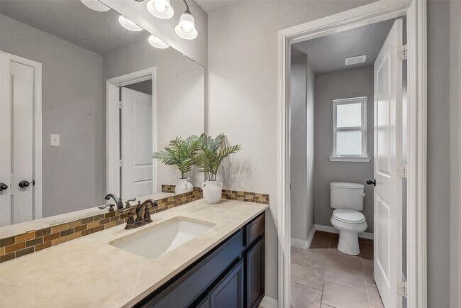 Building Photo - 2610 Orleans Way