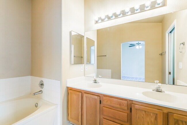 Building Photo - 7519 W Summer Sky Dr