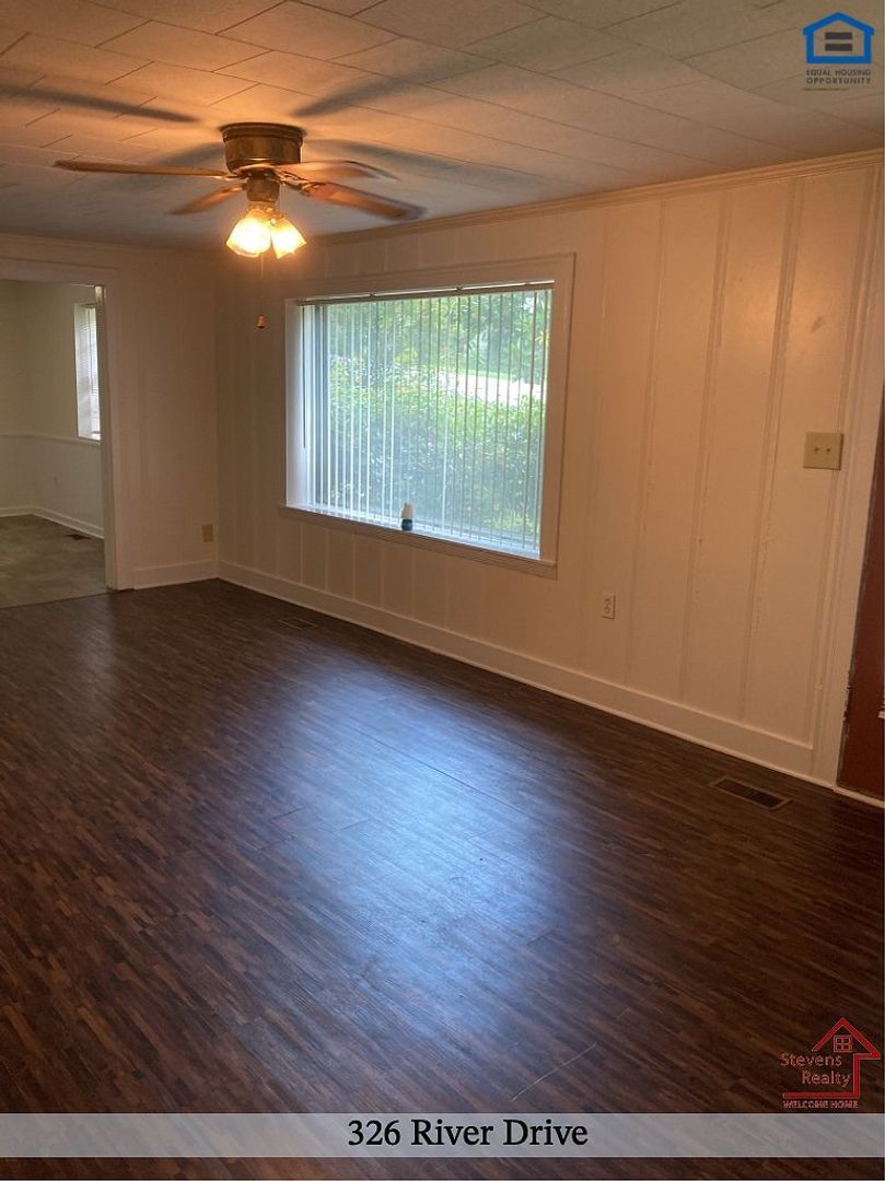 Building Photo - 326 River Dr