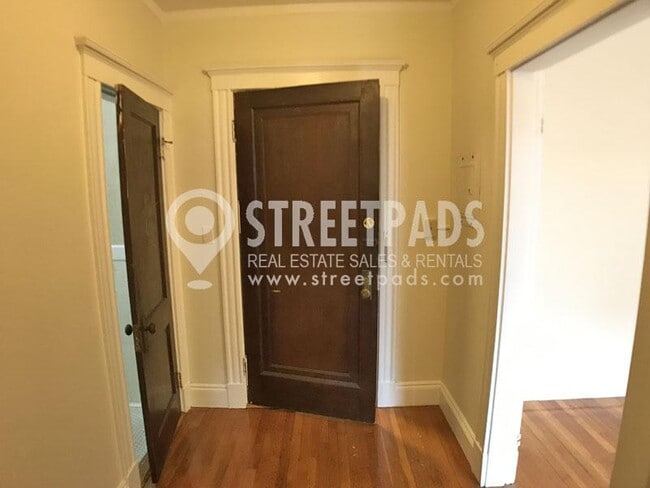 Building Photo - bedroom in Malden MA 02148