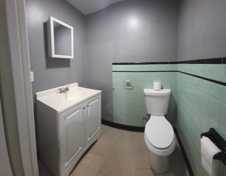 Building Photo - 840 Dwelly St