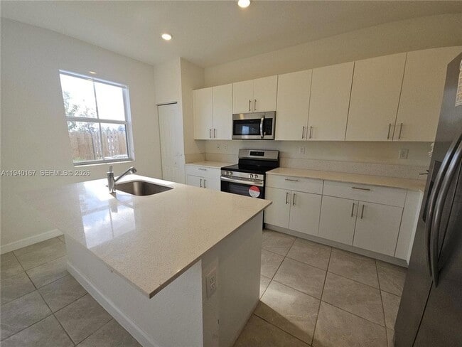 Building Photo - 2530 SE 29th St