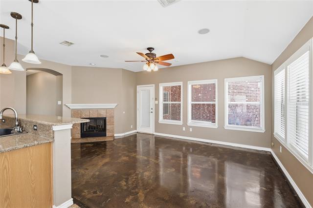 Building Photo - 1018 Karen St