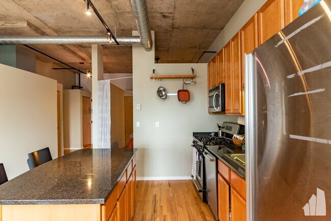 Building Photo - 6 S Laflin St